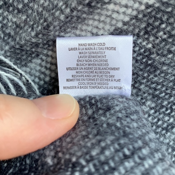 NWOT Shawl - Picture 6 of 6